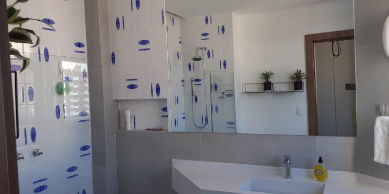 Confira esse banheiro incrível com nossos azulejos DUETO!