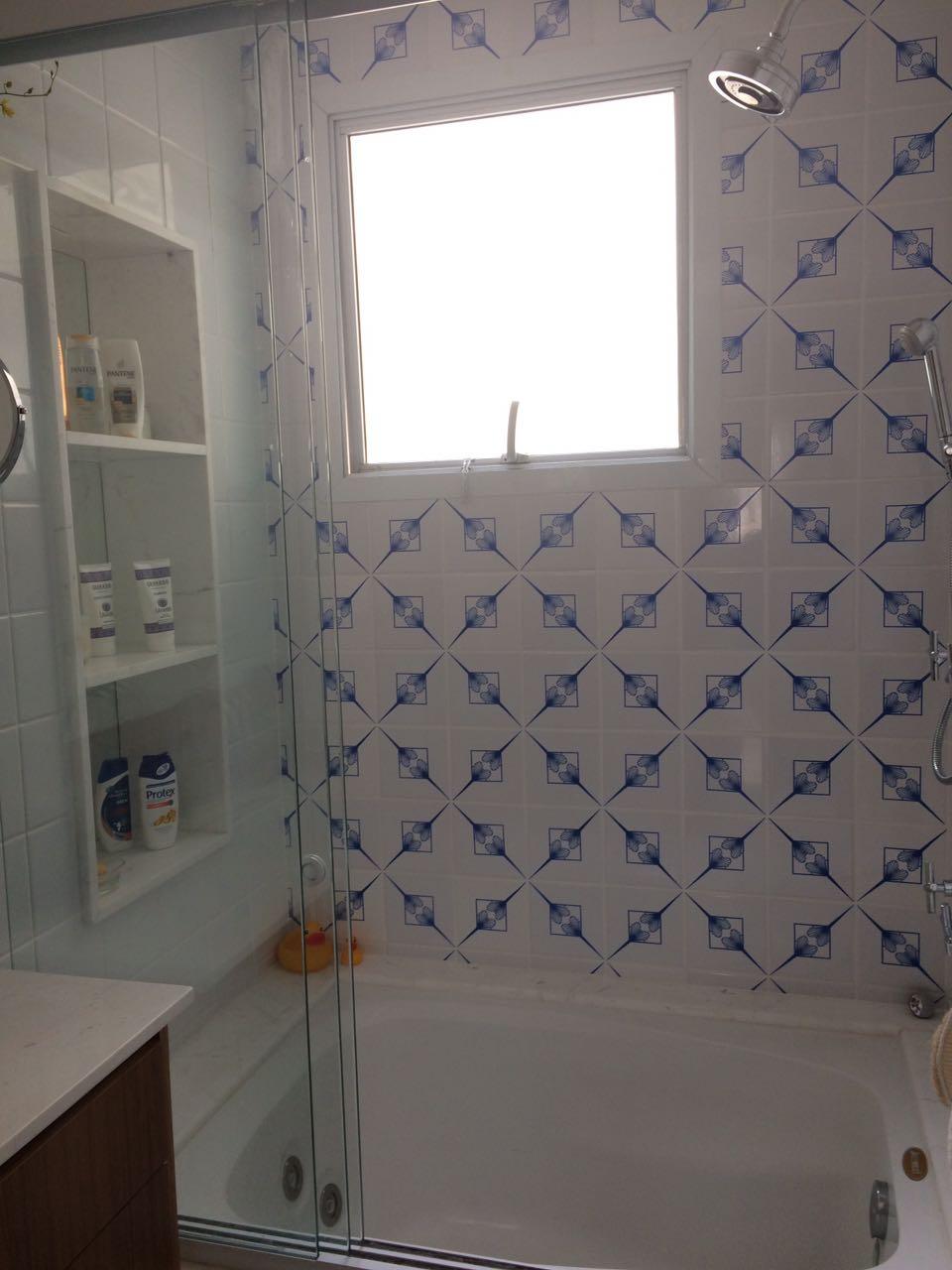 Banheiro com azulejo Leque