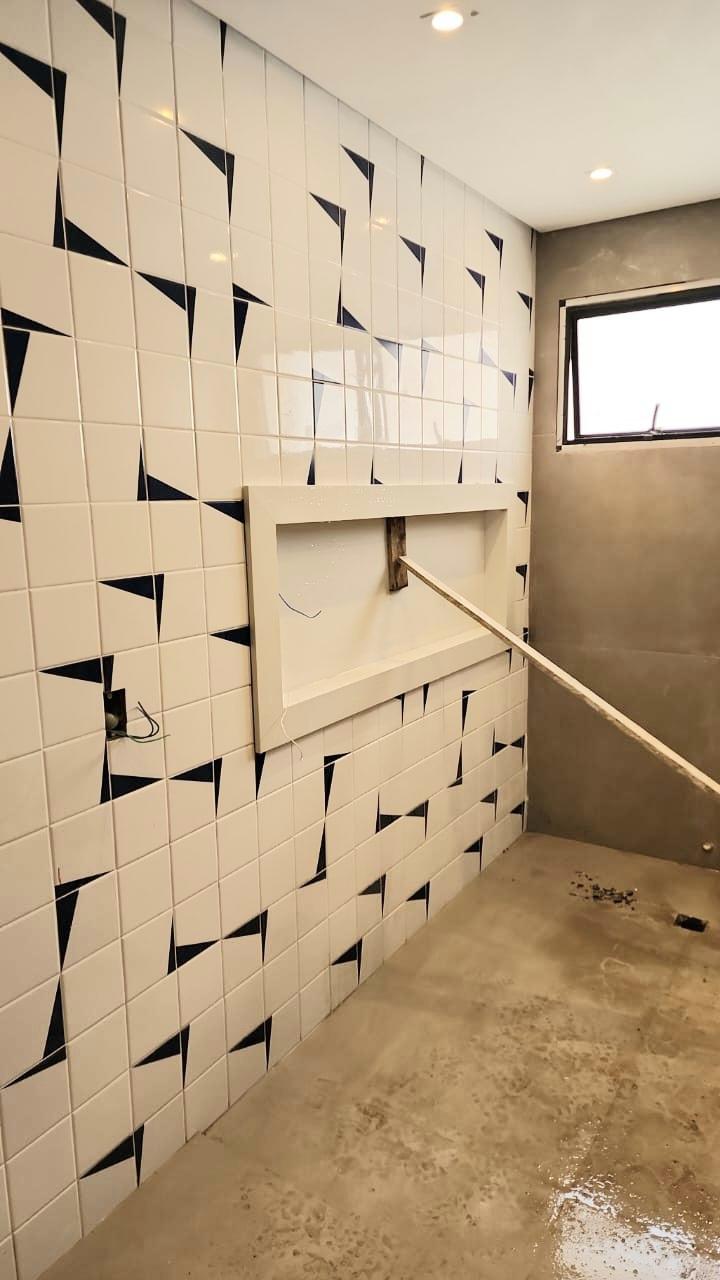 Duas obras ficando prontas