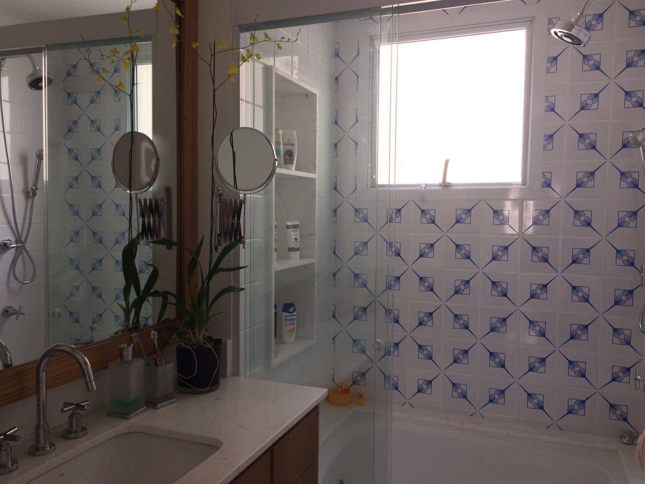 Banheiro com azulejo Leque