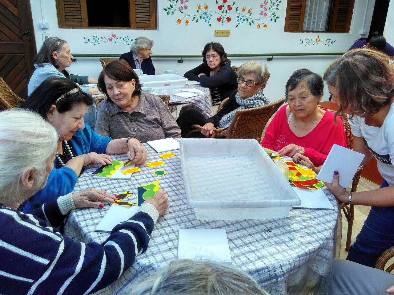 Oficina de decalques em azulejo