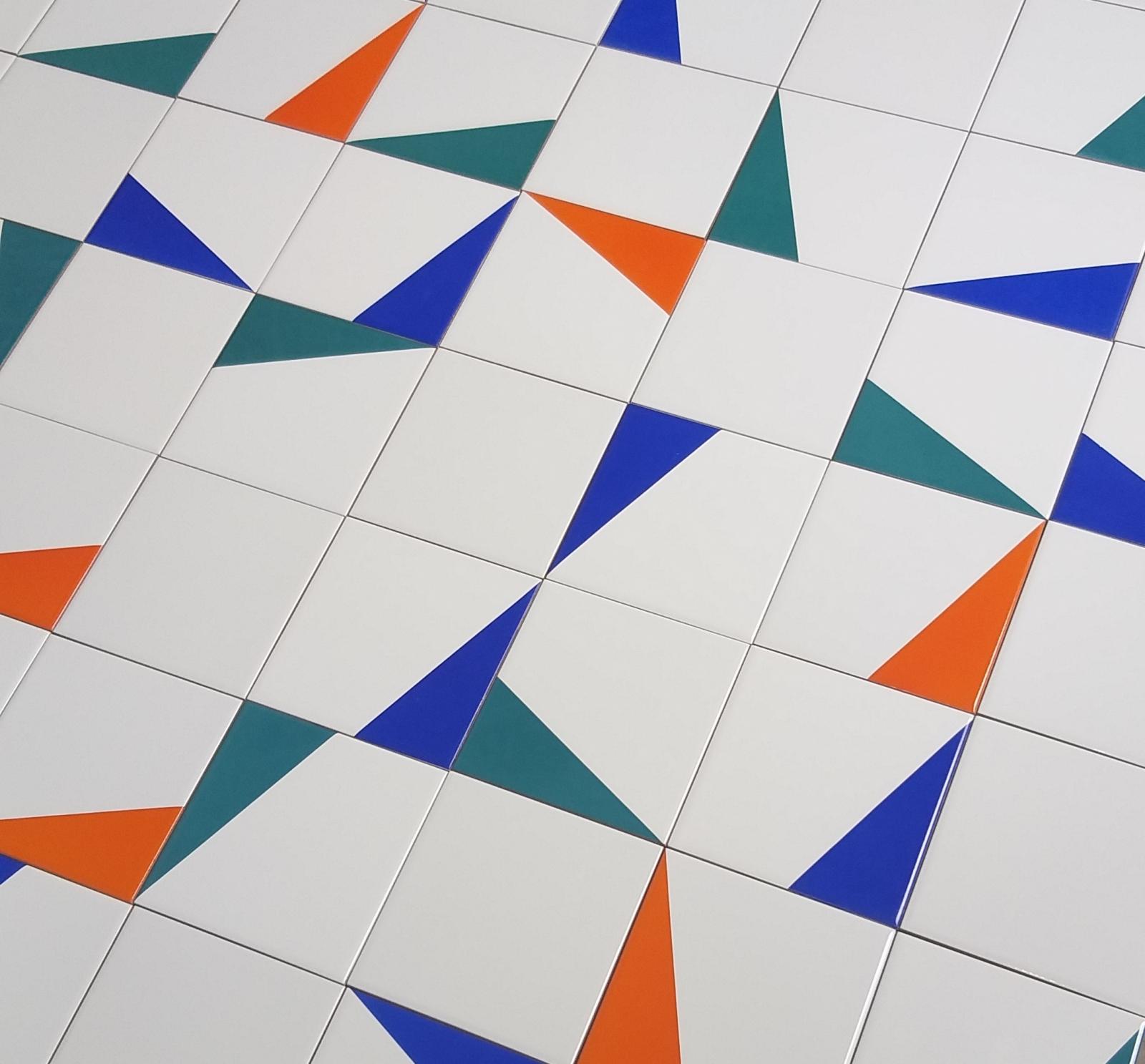 Projeto com azulejos GEO coloridos