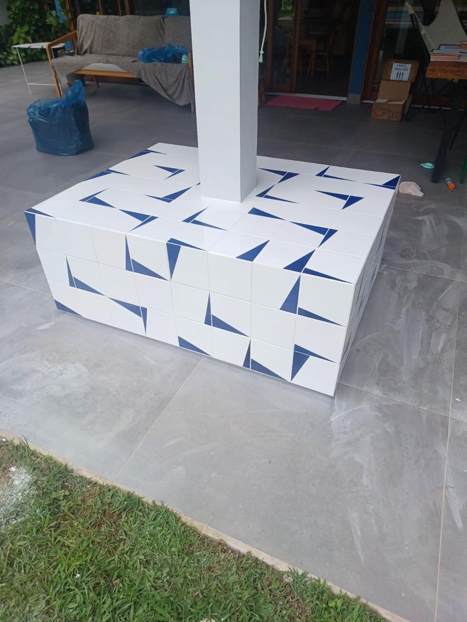 Banco com azulejos Quilha