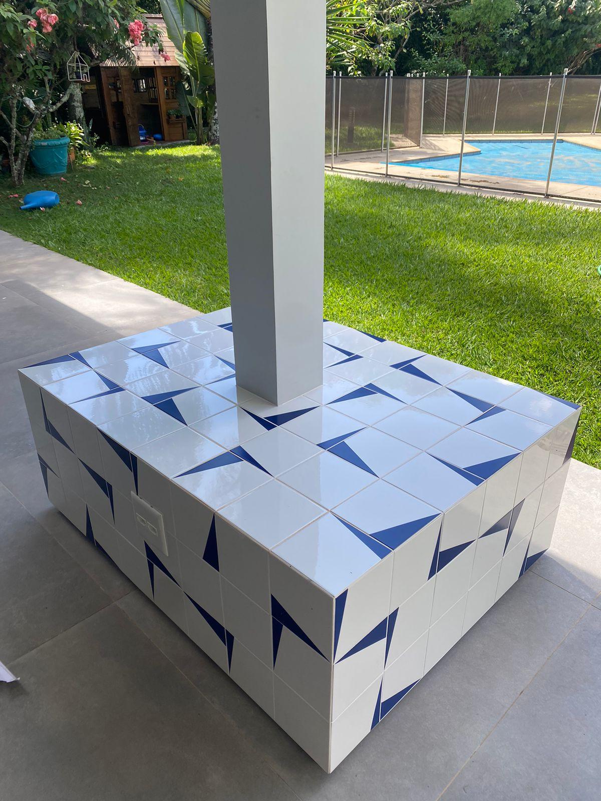 Banco com azulejos Quilha