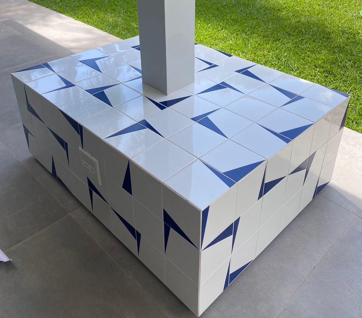 Banco com azulejos Quilha